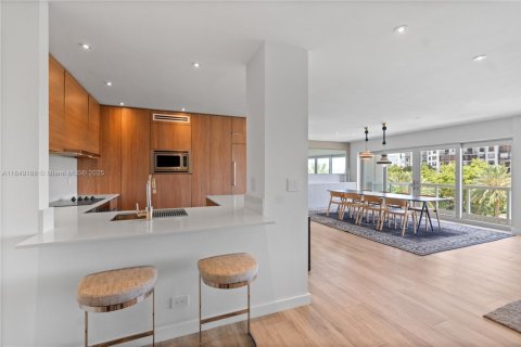 Condo in Miami, Florida, 3 bedrooms  № 1875706 - photo 12