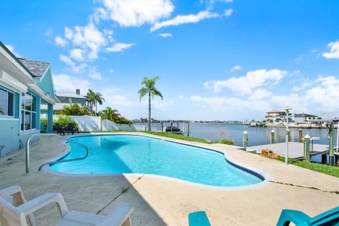 House in Seminole, Florida 3 bedrooms, 182.83 sq.m. № 1907541 - photo 23