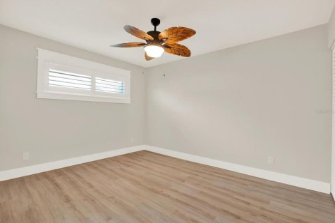 House in Seminole, Florida 3 bedrooms, 182.83 sq.m. № 1907541 - photo 17