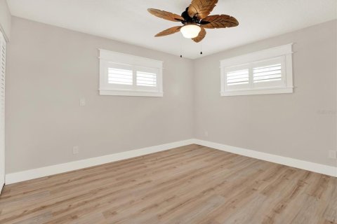 House in Seminole, Florida 3 bedrooms, 182.83 sq.m. № 1907541 - photo 20