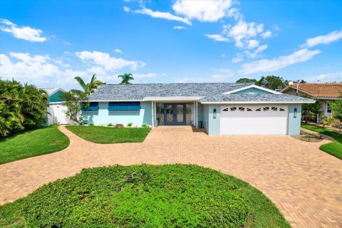 House in Seminole, Florida 3 bedrooms, 182.83 sq.m. № 1907541 - photo 2