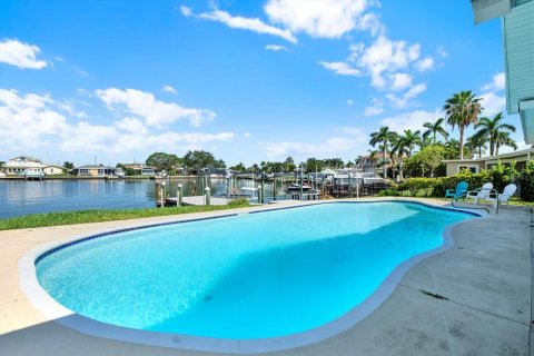 House in Seminole, Florida 3 bedrooms, 182.83 sq.m. № 1907541 - photo 22