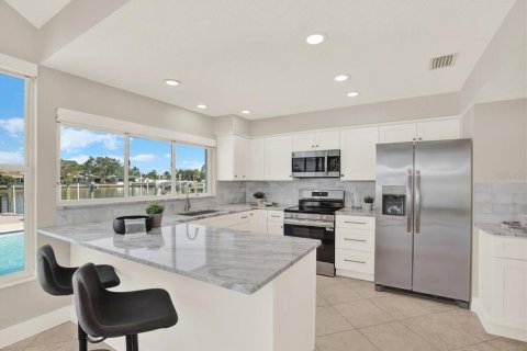 House in Seminole, Florida 3 bedrooms, 182.83 sq.m. № 1907541 - photo 7