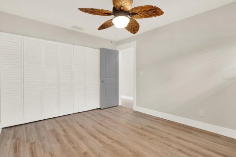 House in Seminole, Florida 3 bedrooms, 182.83 sq.m. № 1907541 - photo 18