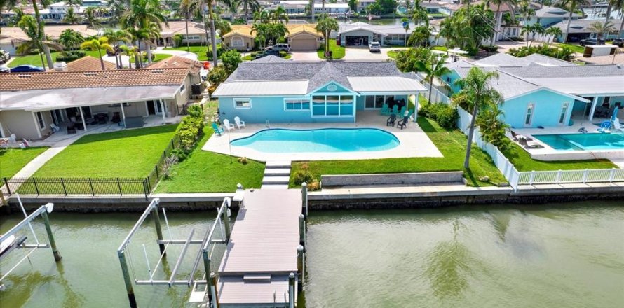 Casa en Seminole, Florida 3 dormitorios, 182.83 m2 № 1907541