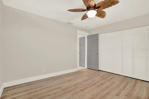 House in Seminole, Florida 3 bedrooms, 182.83 sq.m. № 1907541 - photo 21