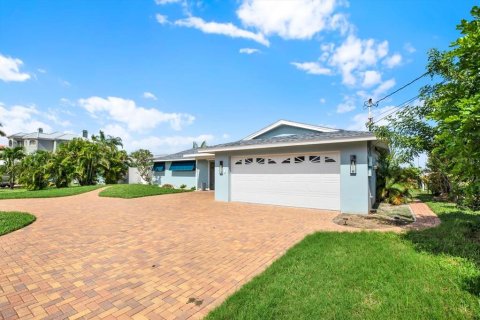 House in Seminole, Florida 3 bedrooms, 182.83 sq.m. № 1907541 - photo 26
