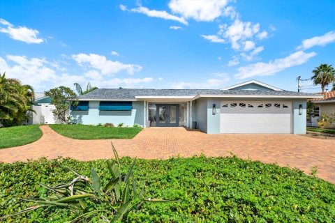 House in Seminole, Florida 3 bedrooms, 182.83 sq.m. № 1907541 - photo 27