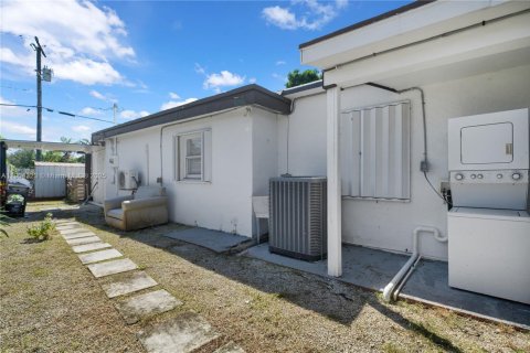 Casa en alquiler en Homestead, Florida, 1 dormitorio, 156.73 m2 № 1956485 - foto 4