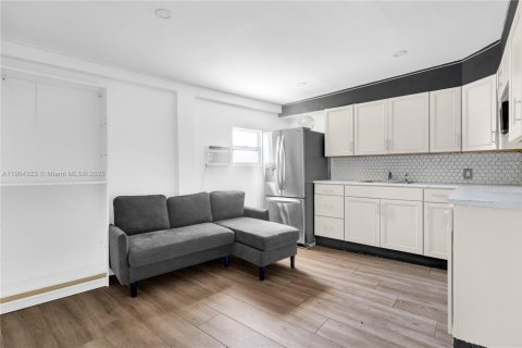 Casa en alquiler en Homestead, Florida, 1 dormitorio, 156.73 m2 № 1956485 - foto 2