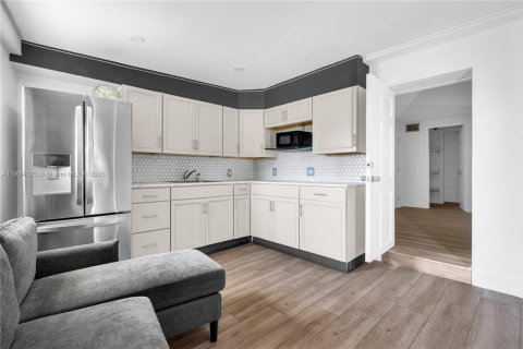 Casa en alquiler en Homestead, Florida, 1 dormitorio, 156.73 m2 № 1956485 - foto 1