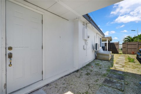 Casa en alquiler en Homestead, Florida, 1 dormitorio, 156.73 m2 № 1956485 - foto 5