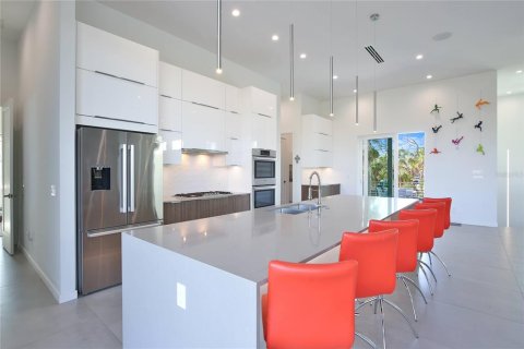 House in Sarasota, Florida 3 bedrooms, 351.91 sq.m. № 2166491 - photo 19