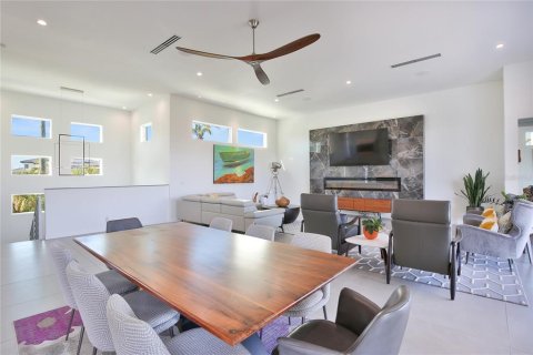 House in Sarasota, Florida 3 bedrooms, 351.91 sq.m. № 2166491 - photo 14