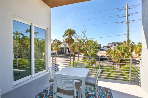 House in Sarasota, Florida 3 bedrooms, 351.91 sq.m. № 2166491 - photo 24