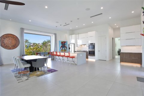 House in Sarasota, Florida 3 bedrooms, 351.91 sq.m. № 2166491 - photo 6