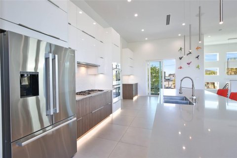 House in Sarasota, Florida 3 bedrooms, 351.91 sq.m. № 2166491 - photo 17