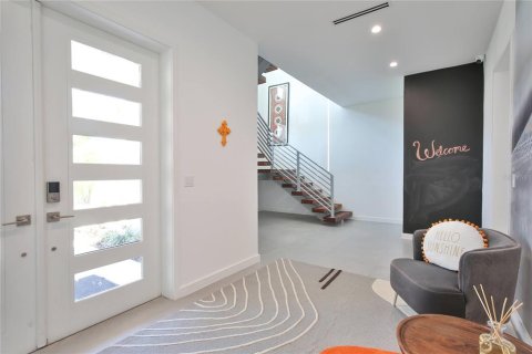 House in Sarasota, Florida 3 bedrooms, 351.91 sq.m. № 2166491 - photo 11