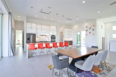 House in Sarasota, Florida 3 bedrooms, 351.91 sq.m. № 2166491 - photo 15