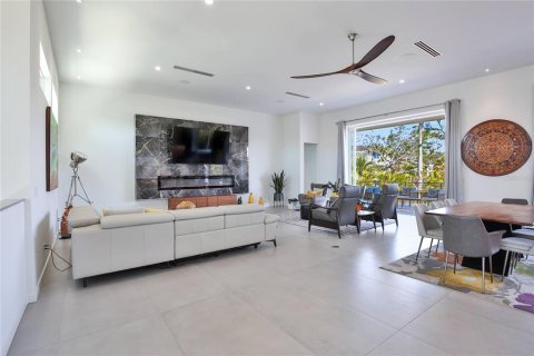 House in Sarasota, Florida 3 bedrooms, 351.91 sq.m. № 2166491 - photo 5