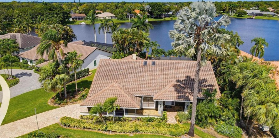 Villa ou maison à Wellington, Floride 4 chambres, 252.97 m2 № 2248348