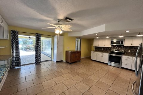 Villa ou maison à vendre à Palm Harbor, Floride: 2 chambres, 146.97 m2 № 2419906 - photo 7