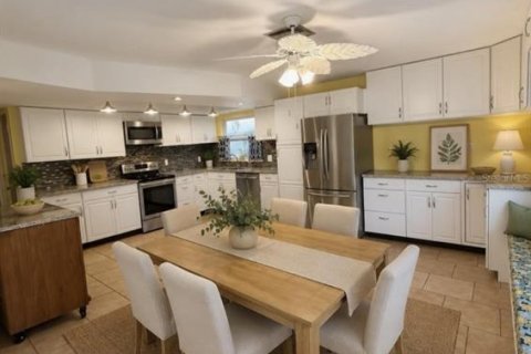 Villa ou maison à vendre à Palm Harbor, Floride: 2 chambres, 146.97 m2 № 2419906 - photo 3
