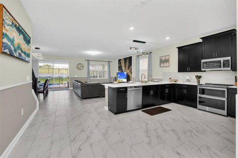House in Davenport, Florida 9 bedrooms, 405.98 sq.m. № 1559777 - photo 3