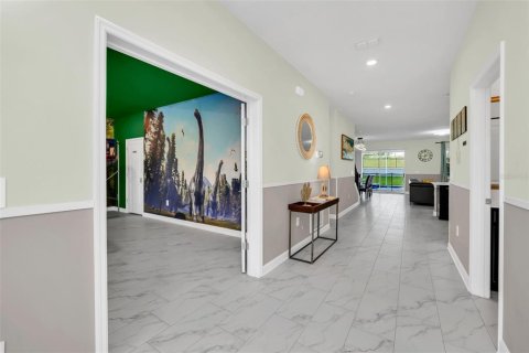 House in Davenport, Florida 9 bedrooms, 405.98 sq.m. № 1559777 - photo 2