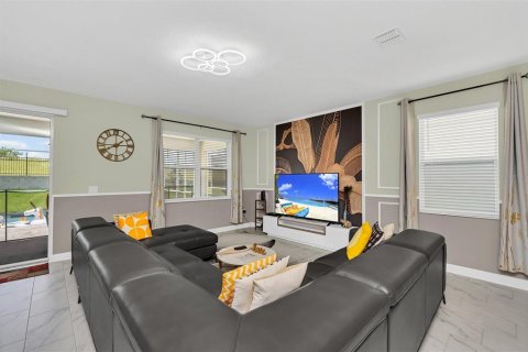 House in Davenport, Florida 9 bedrooms, 405.98 sq.m. № 1559777 - photo 6