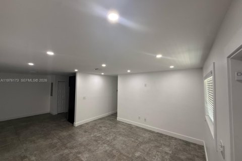 House in Miami, Florida 3 bedrooms, 156.08 sq.m. № 2040597 - photo 7