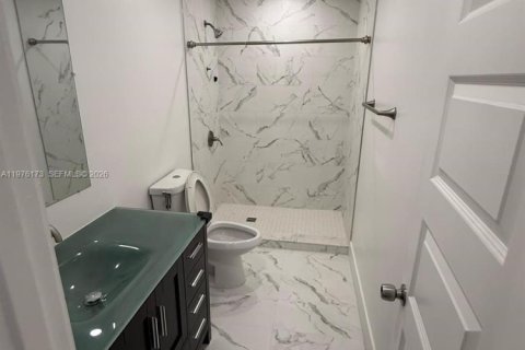 House in Miami, Florida 3 bedrooms, 156.08 sq.m. № 2040597 - photo 14