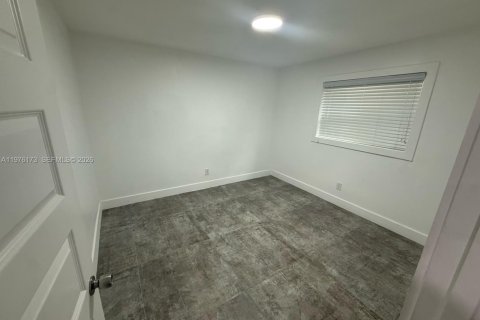 House in Miami, Florida 3 bedrooms, 156.08 sq.m. № 2040597 - photo 13