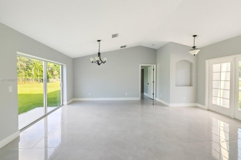 Casa en venta en Lehigh Acres, Florida, 3 dormitorios № 2046587 - foto 21