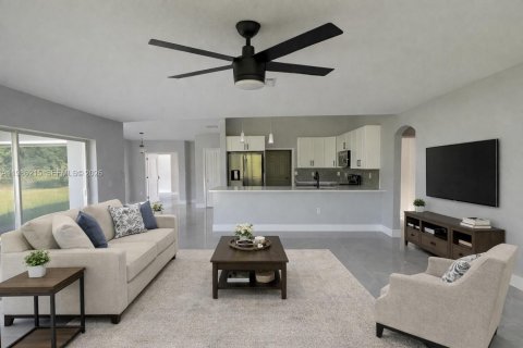 Casa en venta en Lehigh Acres, Florida, 3 dormitorios № 2046587 - foto 13