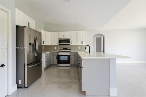 Casa en venta en Lehigh Acres, Florida, 3 dormitorios № 2046587 - foto 22