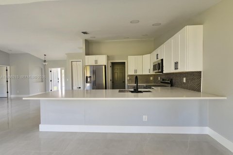 Casa en venta en Lehigh Acres, Florida, 3 dormitorios № 2046587 - foto 15