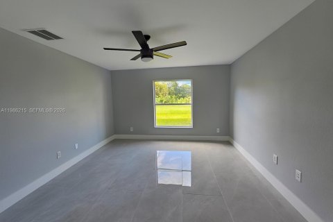 Casa en venta en Lehigh Acres, Florida, 3 dormitorios № 2046587 - foto 30