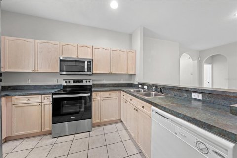 Casa en alquiler en Kissimmee, Florida, 4 dormitorios, 166.95 m2 № 1906376 - foto 8