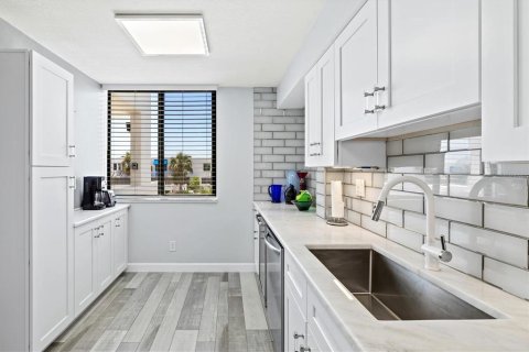 Condo in Longboat Key, Florida, 2 bedrooms  № 1675188 - photo 21
