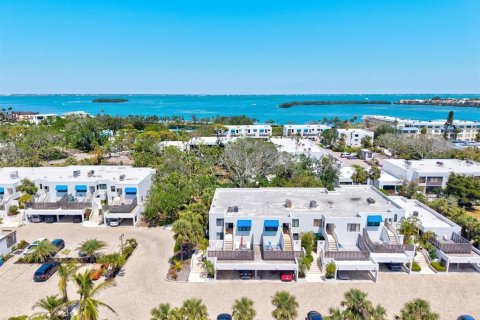 Condo in Longboat Key, Florida, 2 bedrooms  № 1675188 - photo 1