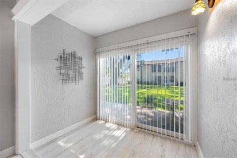 Condo in Largo, Florida, 2 bedrooms  № 2377818 - photo 13