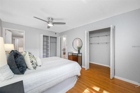 Condo in Largo, Florida, 2 bedrooms  № 2377818 - photo 18