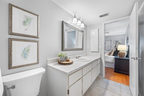 Condo in Largo, Florida, 2 bedrooms  № 2377818 - photo 17