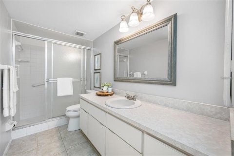 Condo in Largo, Florida, 2 bedrooms  № 2377818 - photo 19