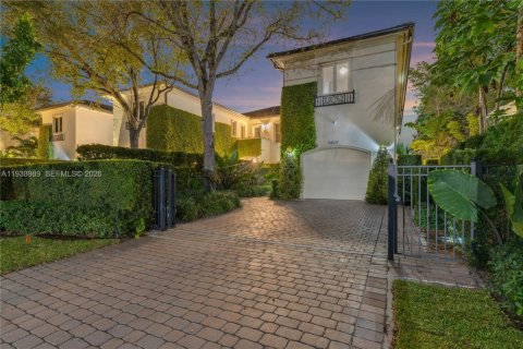 Touwnhouse à vendre à Coral Gables, Floride: 4 chambres, 320.61 m2 № 1998326 - photo 2