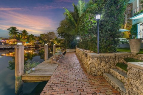 Touwnhouse à vendre à Coral Gables, Floride: 4 chambres, 320.61 m2 № 1998326 - photo 4