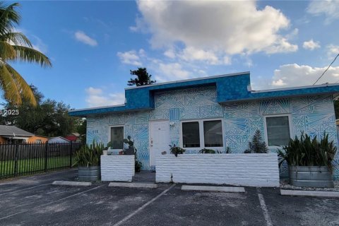 Apartment in Miami, Florida 1 bedroom № 1820205 - photo 4
