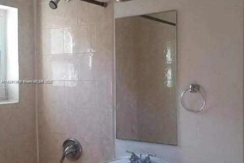 Apartment in Miami, Florida 1 bedroom № 1820205 - photo 8
