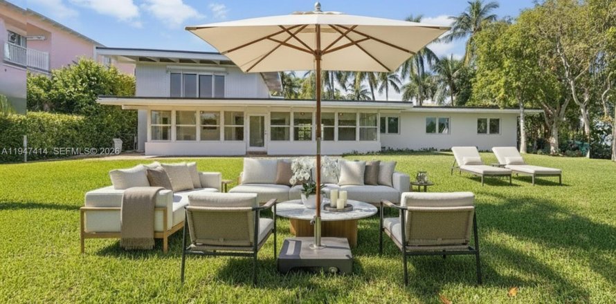 Дом в Ки-Бискейн, Флорида 7 спален, 361.39м2 № 2003745